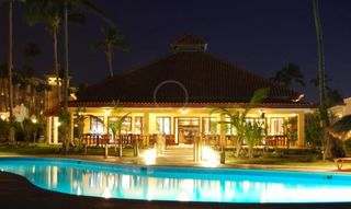Restaurant-Kukua-Beach-Club-Pool